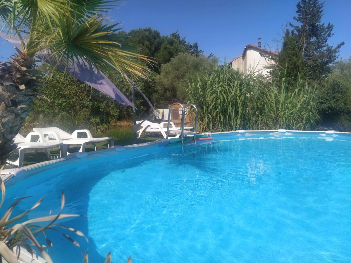 Ecoutez Les Oiseaux Hotell Lunel  Exteriör bild