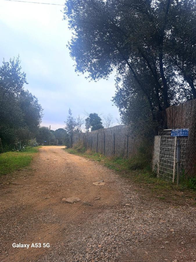 Ecoutez Les Oiseaux Hotell Lunel  Exteriör bild