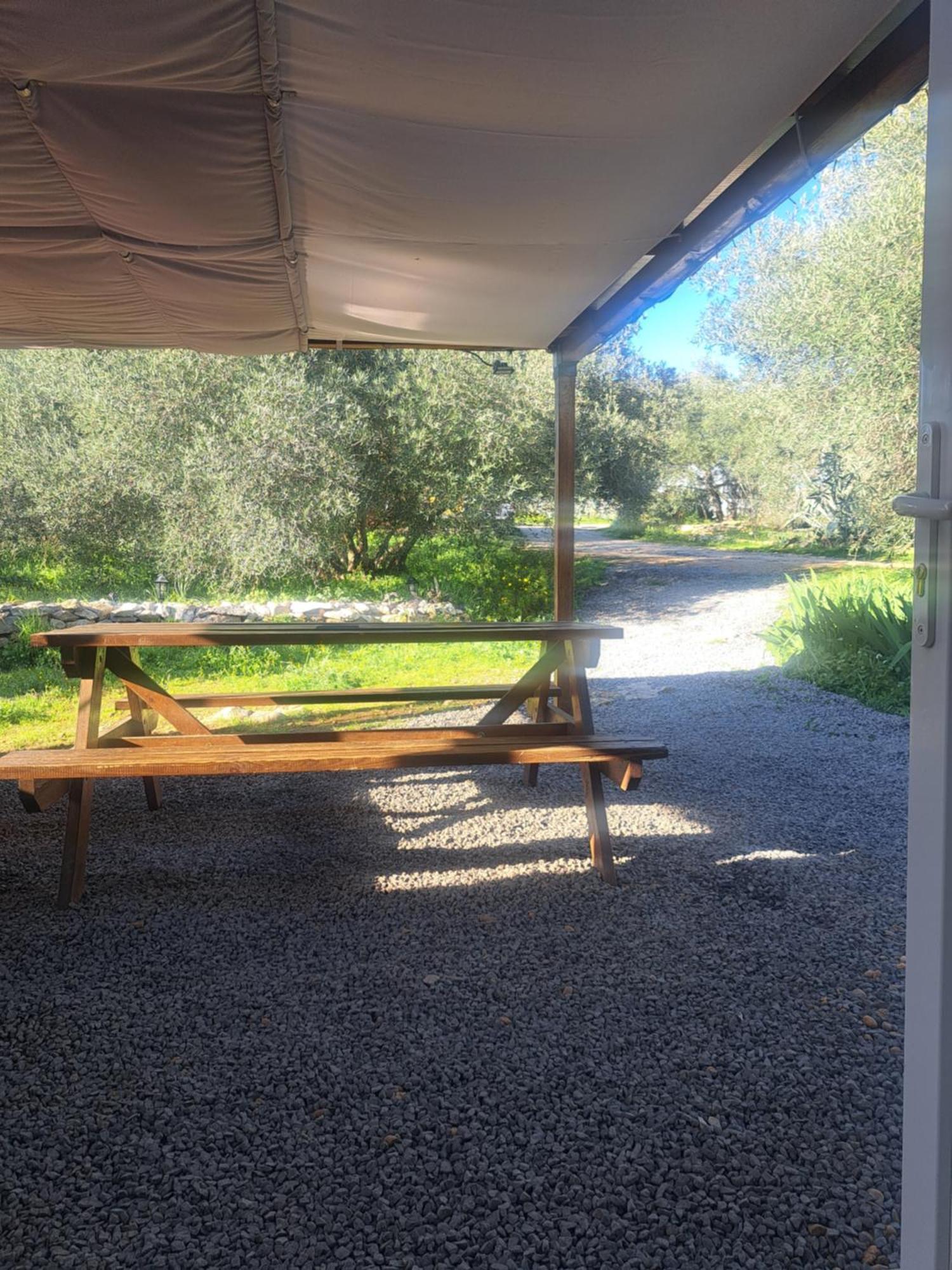 Ecoutez Les Oiseaux Hotell Lunel  Exteriör bild
