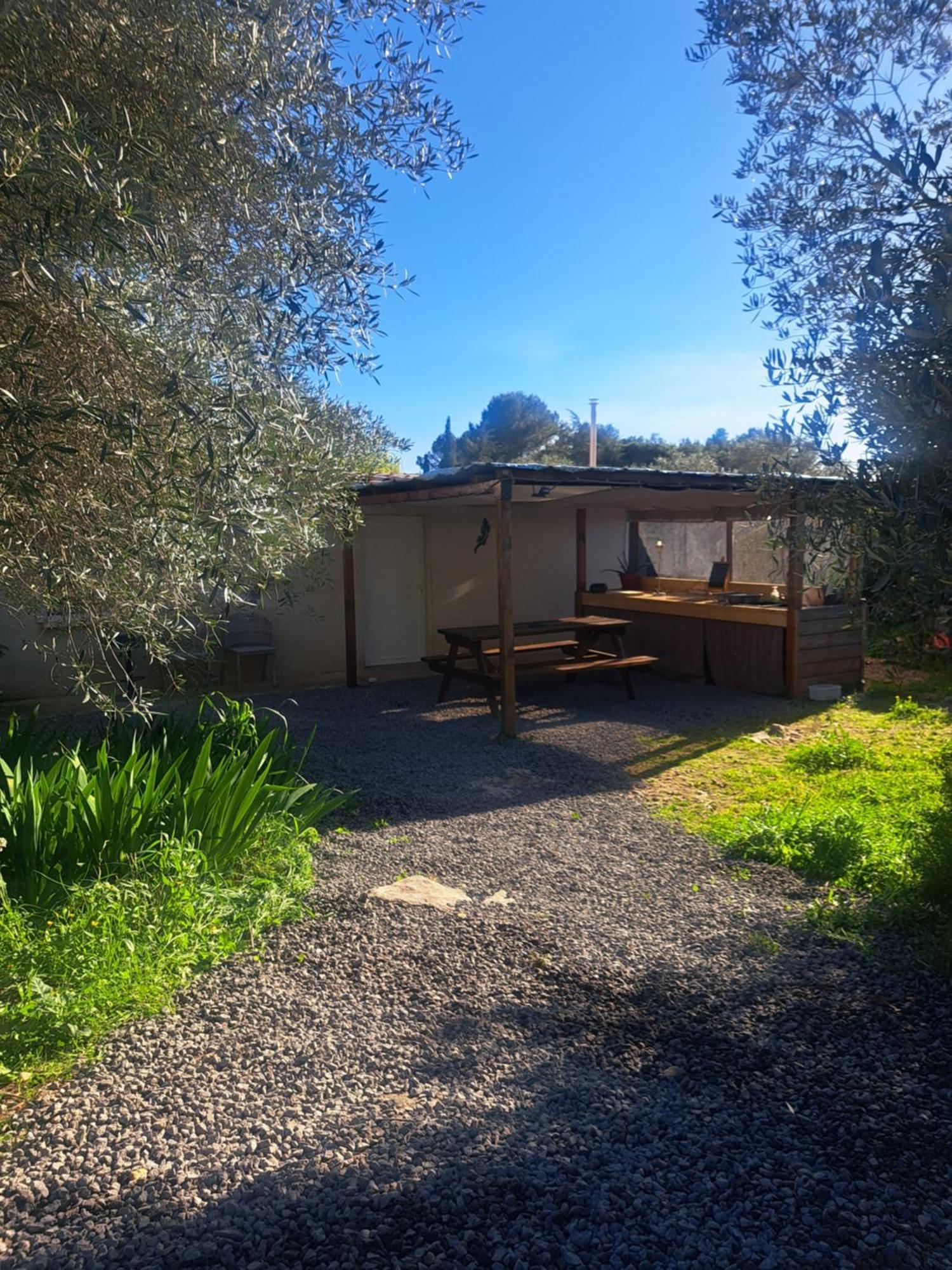 Ecoutez Les Oiseaux Hotell Lunel  Exteriör bild