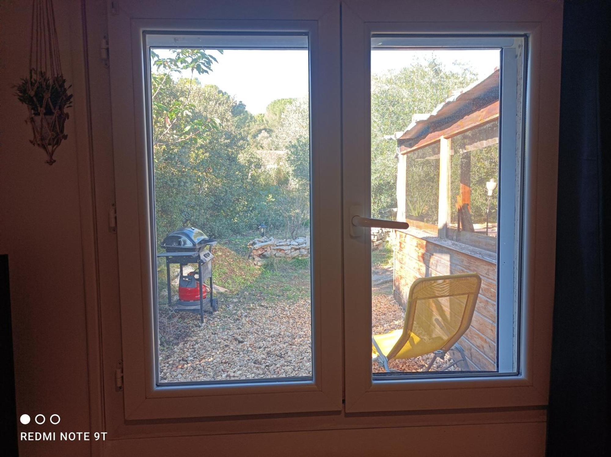 Ecoutez Les Oiseaux Hotell Lunel  Rum bild