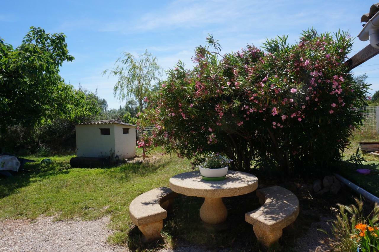 Ecoutez Les Oiseaux Hotell Lunel  Exteriör bild